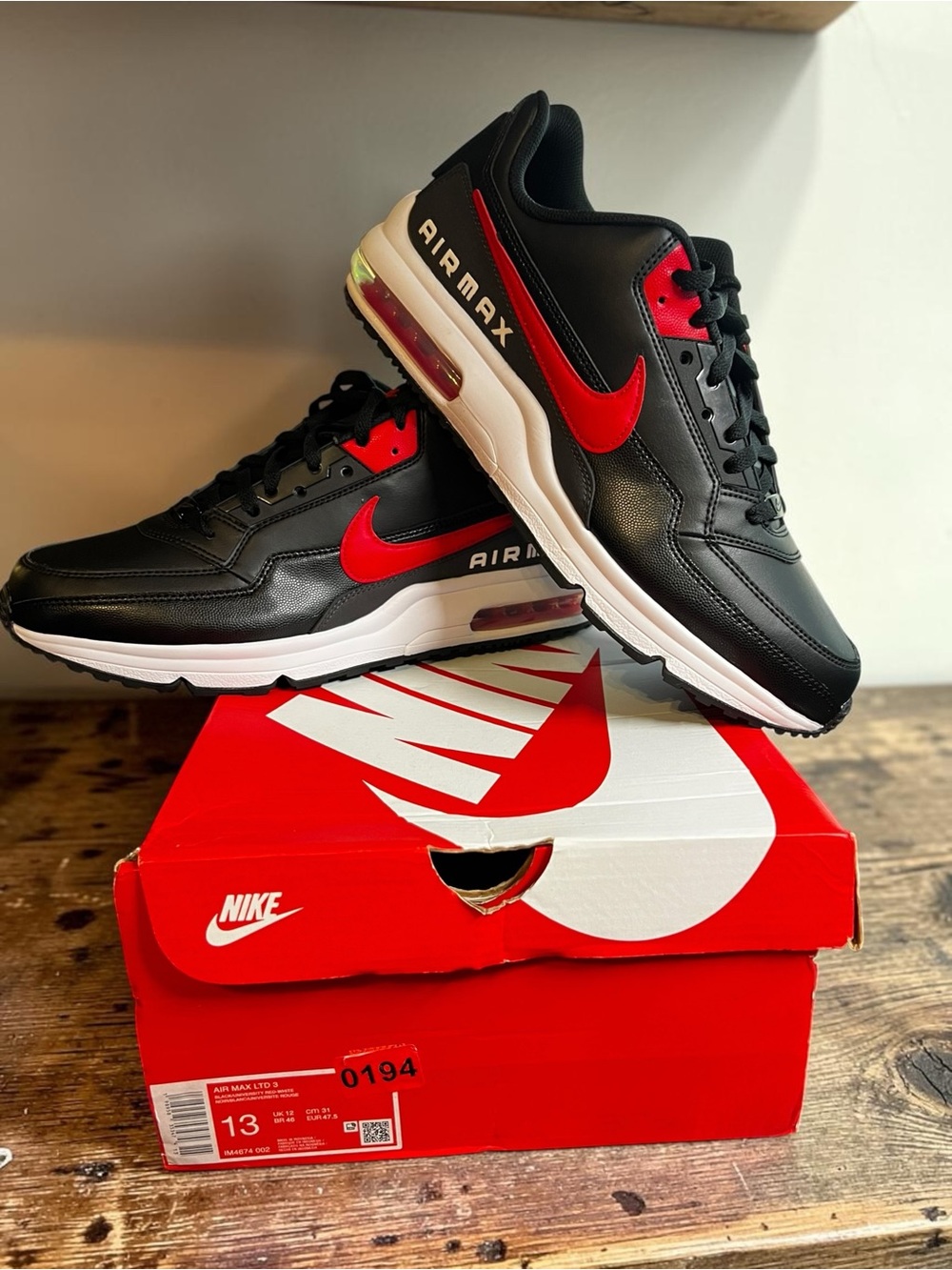 Nike Black and Red Air Max Men's Athletic Sneakers